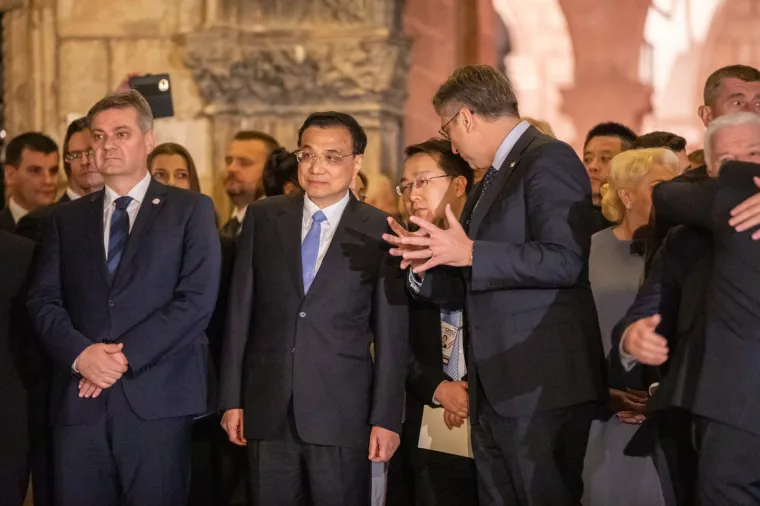 Sudionici Summita Kina +16 obi&scaron;li Stradun i uživali u nastupu skupine Linđo