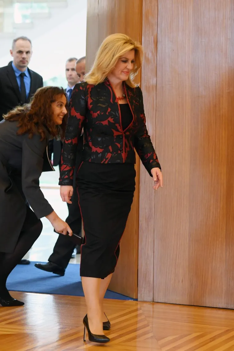 Ležerna predsjednica: Transformacija Kolinde Grabar-Kitarović koja je go&scaron;će iz Kine bacila u drugi plan