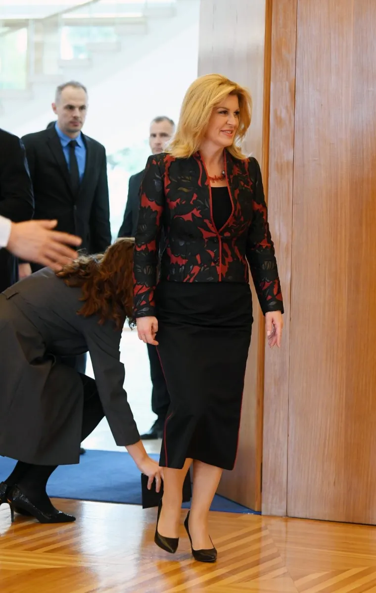 Ležerna predsjednica: Transformacija Kolinde Grabar-Kitarović koja je go&scaron;će iz Kine bacila u drugi plan