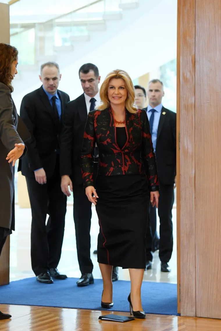 Ležerna predsjednica: Transformacija Kolinde Grabar-Kitarović koja je go&scaron;će iz Kine bacila u drugi plan