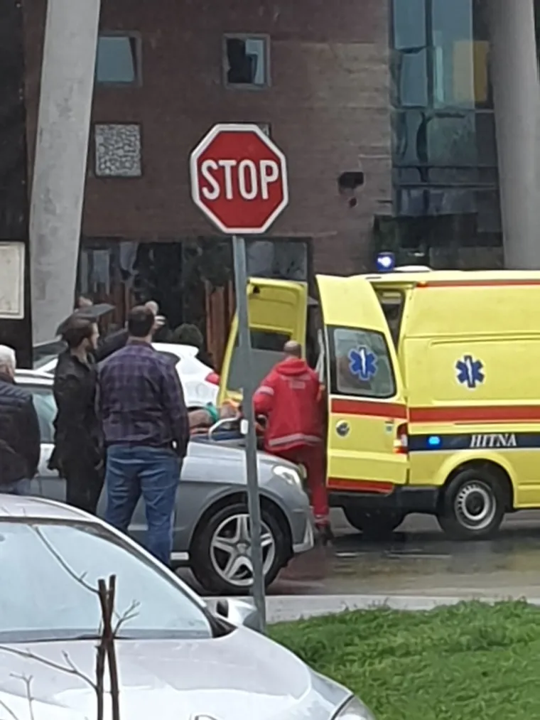 Nesreća u Radničkoj: Auto naletio na djevojku, ležala na cesti do dolaska hitne