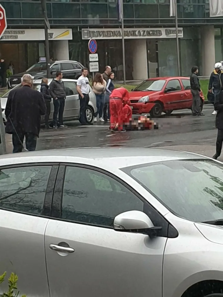 Nesreća u Radničkoj: Auto naletio na djevojku, ležala na cesti do dolaska hitne