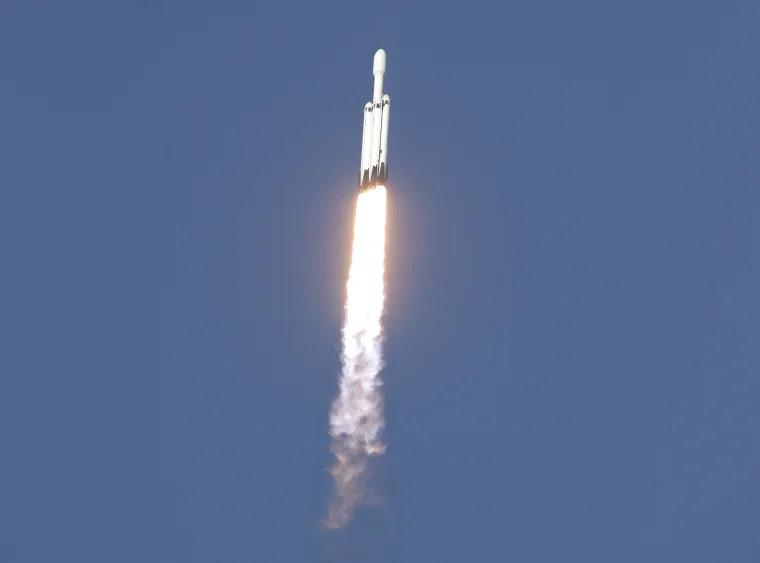 Prvi komercijalni let SpaceX-ove najmoćnije rakete Heavy Falcon