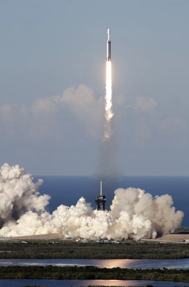 Prvi komercijalni let SpaceX-ove najmoćnije rakete Heavy Falcon