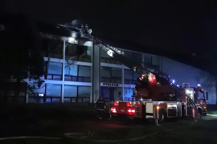 Požar u Velikoj Gorici: Zapalio se napu&scaron;teno komunalno poduzeće!