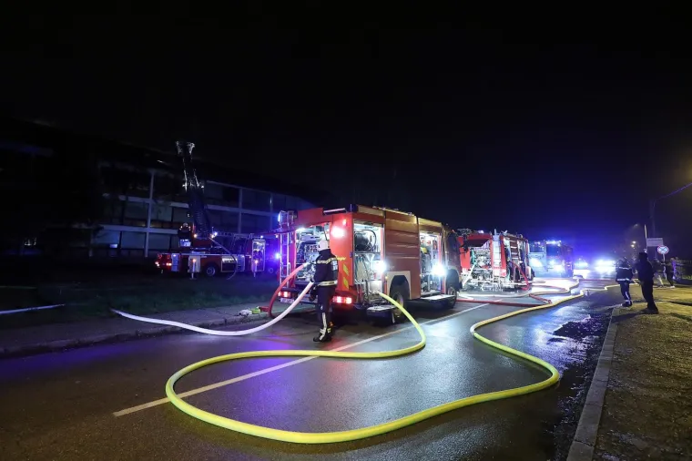 Požar u Velikoj Gorici: Zapalio se napu&scaron;teno komunalno poduzeće!