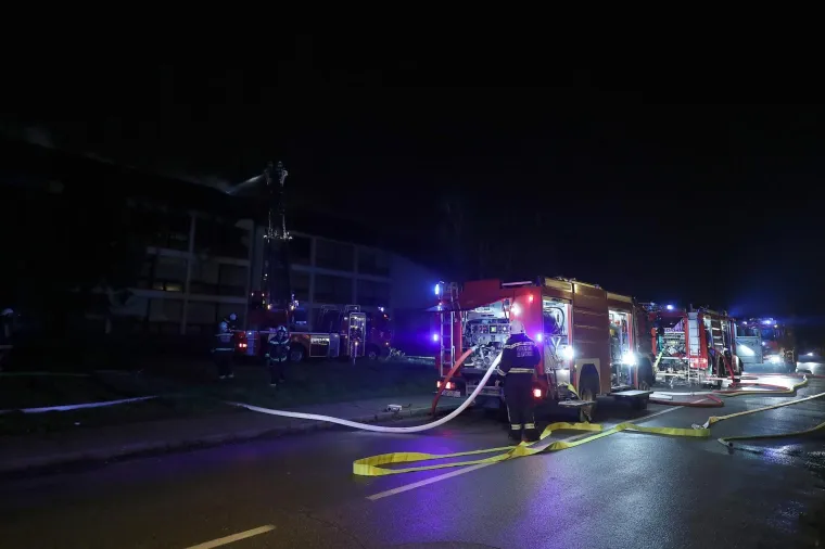 Požar u Velikoj Gorici: Zapalio se napu&scaron;teno komunalno poduzeće!