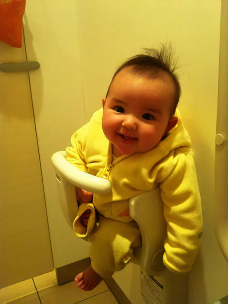 Većina zahoda u javni ustanovama ima sjedalicu za djecu