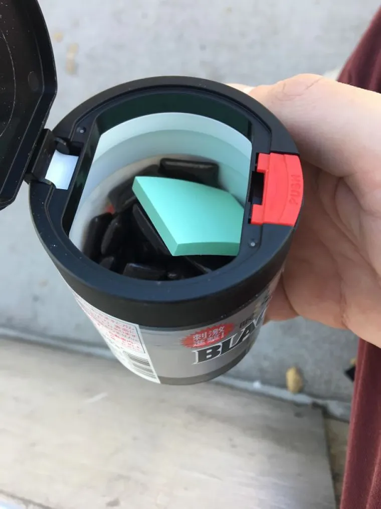 Zvakaće gume se prodaju zajedno s papirićima u koje ih možete zamotati prije bacanja