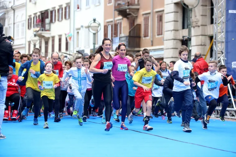 Riječke ulice 23. godinu zaredom preplavile tisuće trkača: Trčalo se za djecu u bolnici Kantrida