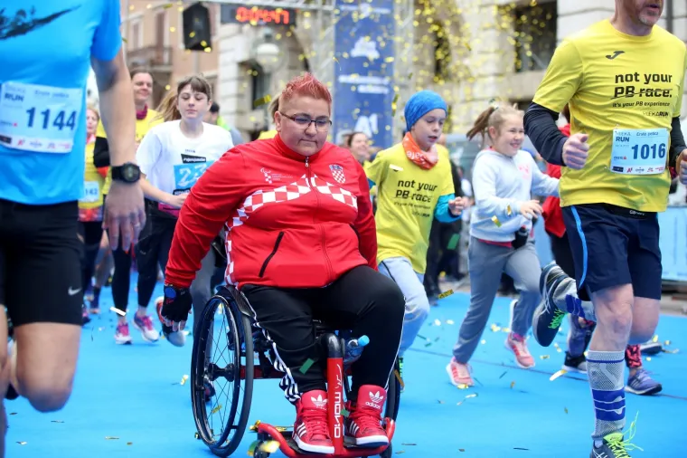 Riječke ulice 23. godinu zaredom preplavile tisuće trkača: Trčalo se za djecu u bolnici Kantrida