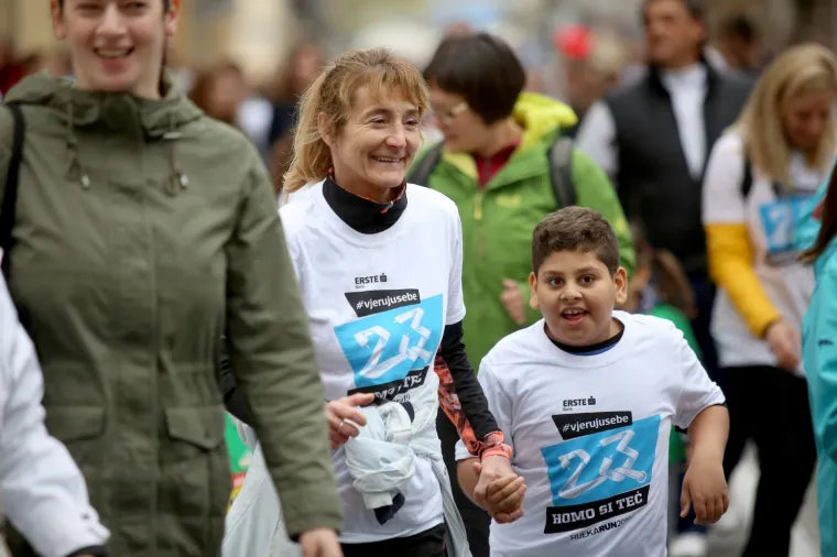 Riječke ulice 23. godinu zaredom preplavile tisuće trkača: Trčalo se za djecu u bolnici Kantrida