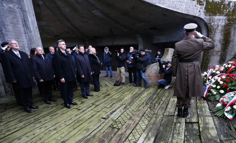 U Jasenovcu održana službena državna komemoracija u znak sjećanja na žrtve usta&scaron;kog logora