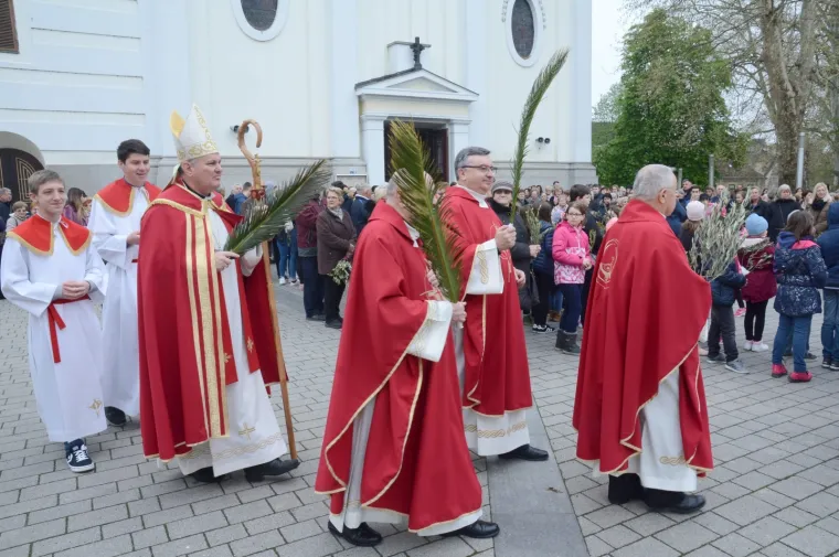 Danas je Cvjetnica: Pogledajte kako se obilježavala diljem Hrvatske!