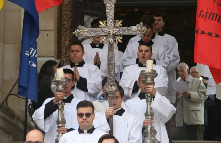 Danas je Cvjetnica: Pogledajte kako se obilježavala diljem Hrvatske!