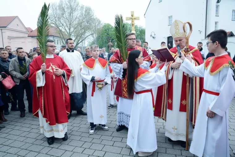 Danas je Cvjetnica: Pogledajte kako se obilježavala diljem Hrvatske!