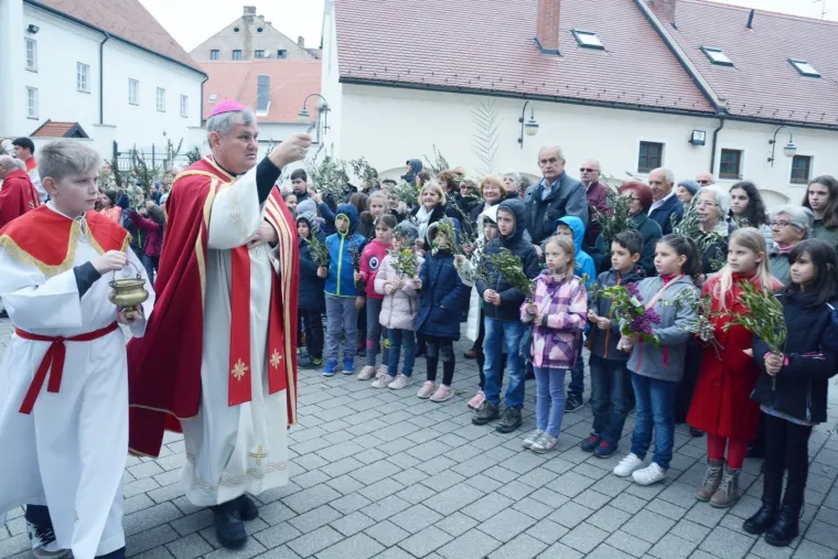 Danas je Cvjetnica: Pogledajte kako se obilježavala diljem Hrvatske!