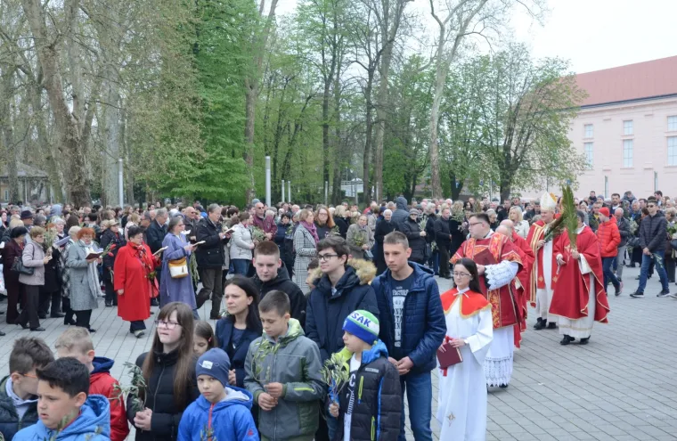 Danas je Cvjetnica: Pogledajte kako se obilježavala diljem Hrvatske!