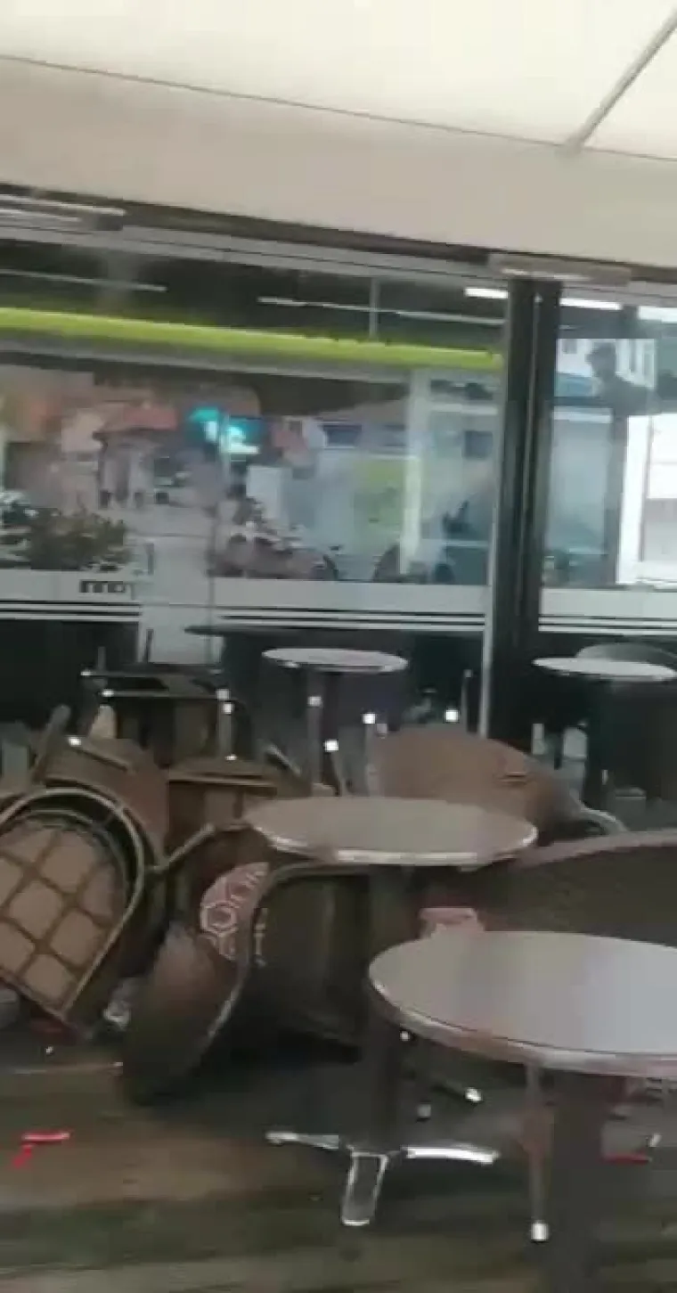 U masovnoj tučnjavi huligana demoliran kafić na Tre&scaron;njevci: Uhićeno 20 torcida&scaron;a i 5 Boysa