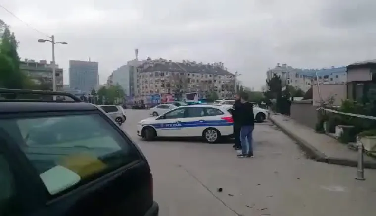 U masovnoj tučnjavi huligana demoliran kafić na Tre&scaron;njevci: Uhićeno 20 torcida&scaron;a i 5 Boysa