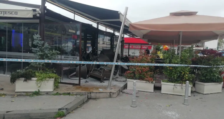 U masovnoj tučnjavi huligana demoliran kafić na Tre&scaron;njevci: Uhićeno 20 torcida&scaron;a i 5 Boysa