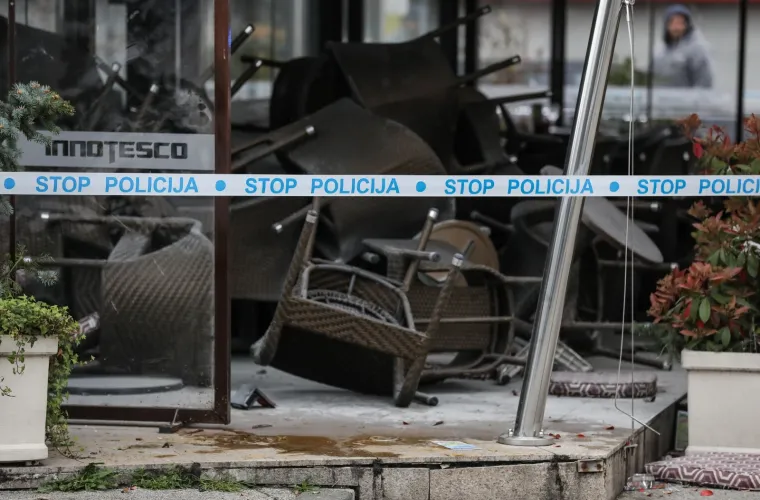 HULIGANI DEMOLIRALI KAFIĆ NA TRE&Scaron;NJEVCI: Policija uhitila 25 navijača, od toga 20 gostujućih