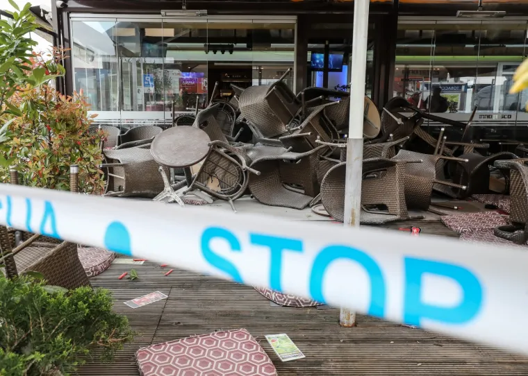 HULIGANI DEMOLIRALI KAFIĆ NA TRE&Scaron;NJEVCI: Policija uhitila 25 navijača, od toga 20 gostujućih