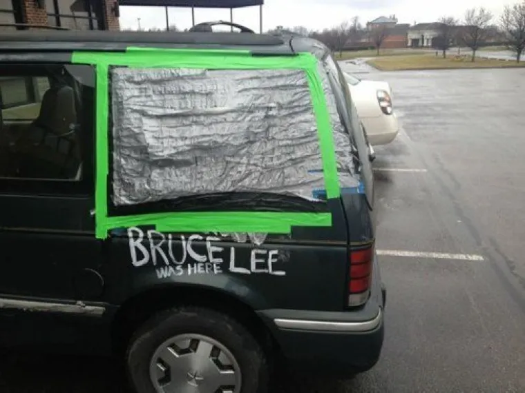 Flasteri, selotejp i umjetnost: 25 najboljih primjera 'alternativnog' popravljanja auta