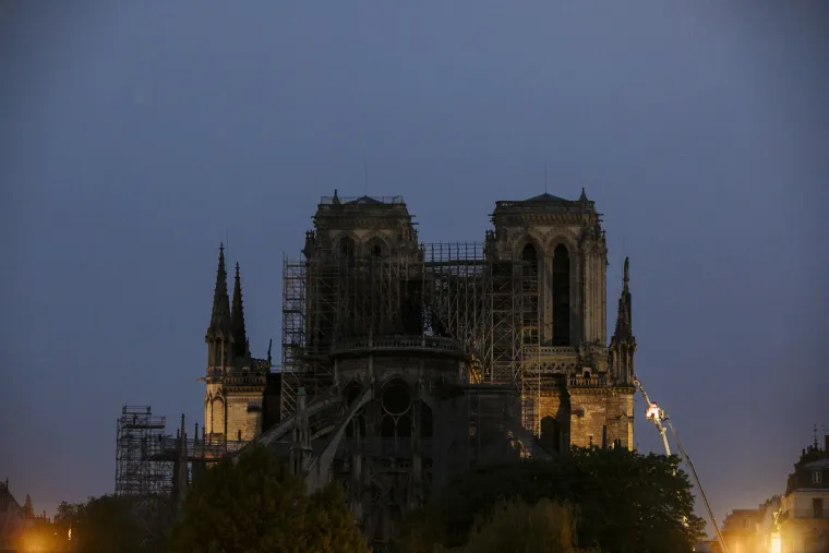 Jutro nakon nezapamćene katastrofe! Zastra&scaron;ujući prozori iz Pariza - ovako danas izgleda Notre Dame