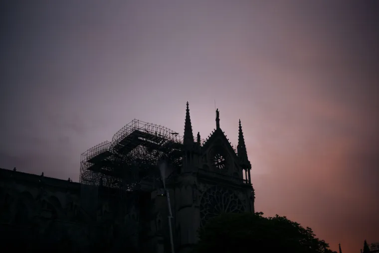 Jutro nakon nezapamćene katastrofe! Zastra&scaron;ujući prozori iz Pariza - ovako danas izgleda Notre Dame
