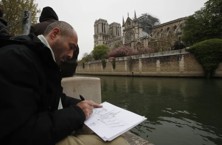 Jutro nakon nezapamćene katastrofe! Zastra&scaron;ujući prozori iz Pariza - ovako danas izgleda Notre Dame