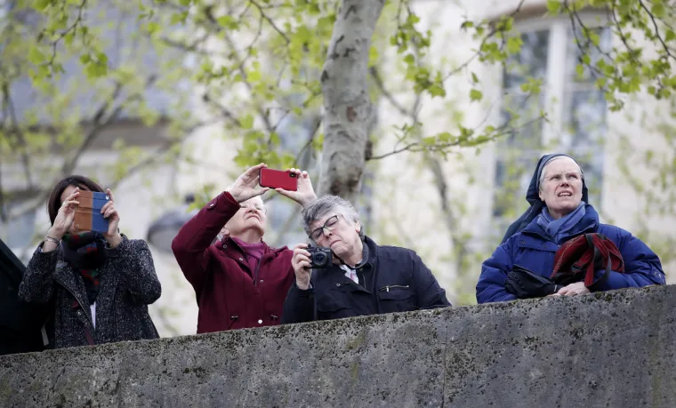 Jutro nakon nezapamćene katastrofe! Zastra&scaron;ujući prozori iz Pariza - ovako danas izgleda Notre Dame
