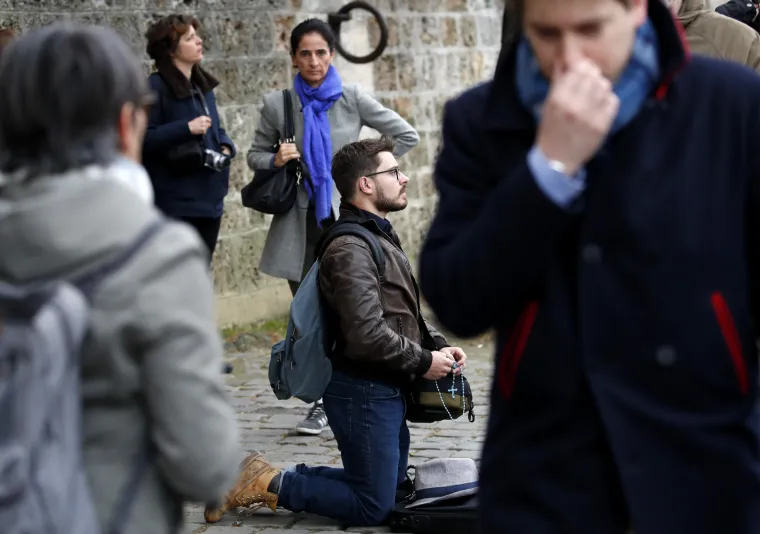 Jutro nakon nezapamćene katastrofe! Zastra&scaron;ujući prozori iz Pariza - ovako danas izgleda Notre Dame