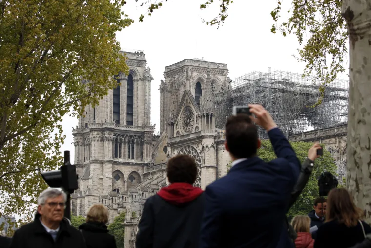 Jutro nakon nezapamćene katastrofe! Zastra&scaron;ujući prozori iz Pariza - ovako danas izgleda Notre Dame