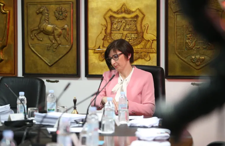 Pogledajte &scaron;to bi Keruma dočekalo da je do&scaron;ao na sjednicu: 'Ali ej! Baci smeće u smeće!'