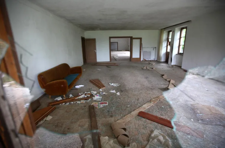 DEVASTIRANA TITOVA VILA IZVOR: Izgradili su je politički zatvorenici na skrovitom mjestu Nacionalnog parka Plitvice