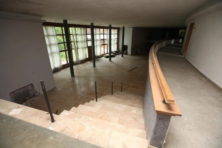 DEVASTIRANA TITOVA VILA IZVOR: Izgradili su je politički zatvorenici na skrovitom mjestu Nacionalnog parka Plitvice