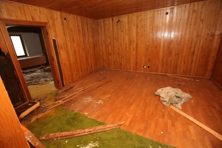 DEVASTIRANA TITOVA VILA IZVOR: Izgradili su je politički zatvorenici na skrovitom mjestu Nacionalnog parka Plitvice