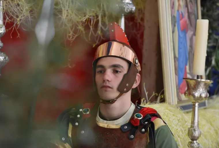 Čuvari Kristova groba, Vodičke žudije nastavljaju s tradicijom starom više od stotinu godina, od 1912. godine kada su po prvi puta čuvali Isusov grob. Iako su nailazili na niz nedaća tijekom stotinu godina, niti jednom nisu propustili svoju službu. I ove godine služe u Župnoj crkvi Sv. Križa u Vodicama.