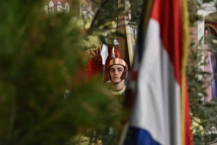 ČUVARI ISUSOVA GROBA I OVE GODINE OBAVLJAJU SVOJU SLUŽBU: Vodičke žudije tijekom godina nailazili su na niz nedaća