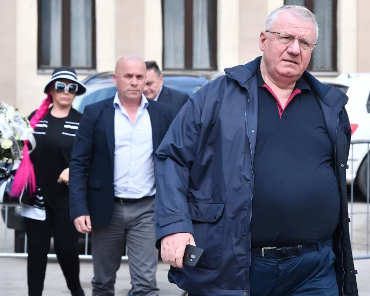 POKOPANA MIRA MARKOVIĆ: Urna udovice Slobodana Miloševića položena u grob u obiteljskoj kući