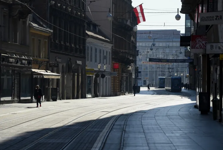 Prazne gradske ulice na Usrks