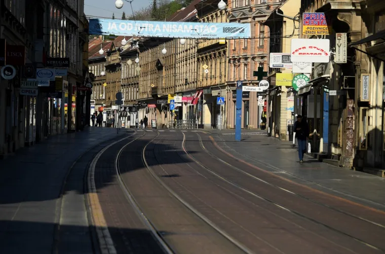 Prazne gradske ulice na Usrks