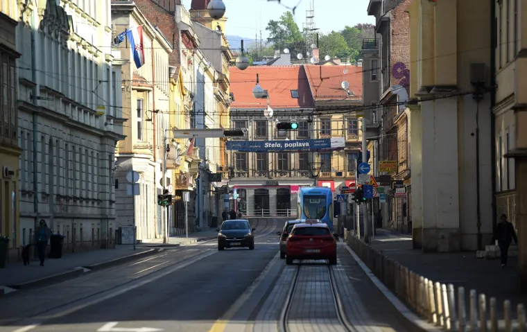 Prazne gradske ulice na Usrks