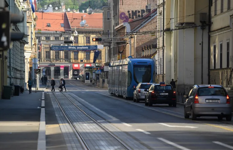 Prazne gradske ulice na Usrks
