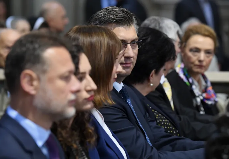 Uskrsno slavlje u zagrebačkoj katedrali: Na misi bio i premijer Andrej Plenković