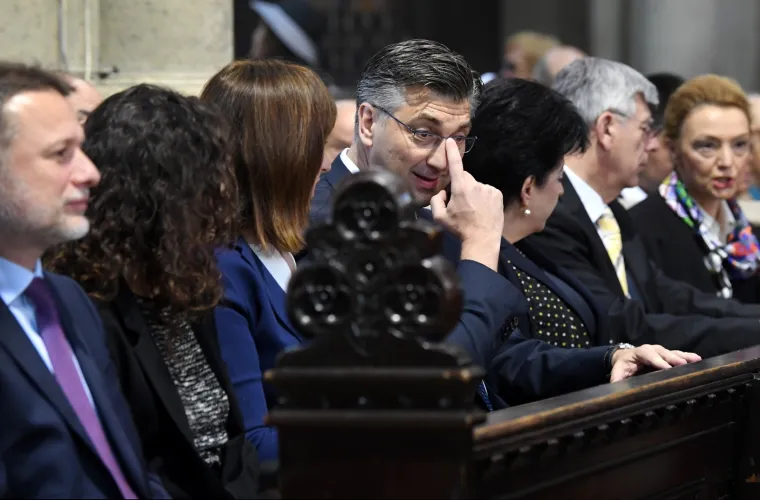Uskrsno slavlje u zagrebačkoj katedrali: Na misi bio i premijer Andrej Plenković