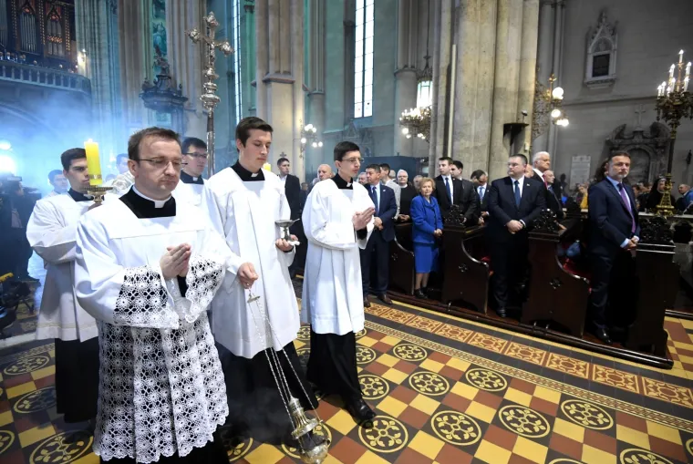Uskrsno slavlje u zagrebačkoj katedrali: Na misi bio i premijer Andrej Plenković