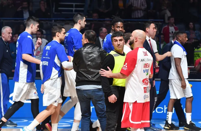 Košarkaši Crvene zvezde pobjednici su regionalne ABA lige, oni su u odlučujućoj petoj utakmici finala doigravanja svladali prošlogodišnjeg prvaka Budućnost iz Podgorice sa 97-54 (18-13, 29-8, 27-16, 23-17).