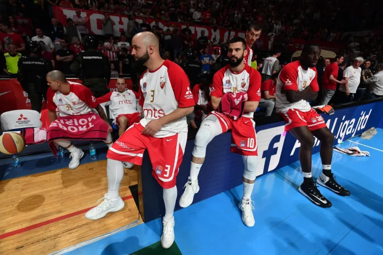 PRIZORI KOJE NEMAJU BA&Scaron; PUNO VEZE SA SPORTOM: Je li ovo ko&scaron;arka&scaron;ka utakmica ili ratno stanje?